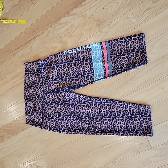 Rare WITH x Peloton Cheetah Print Capri Leggings - Picture 15 of 16